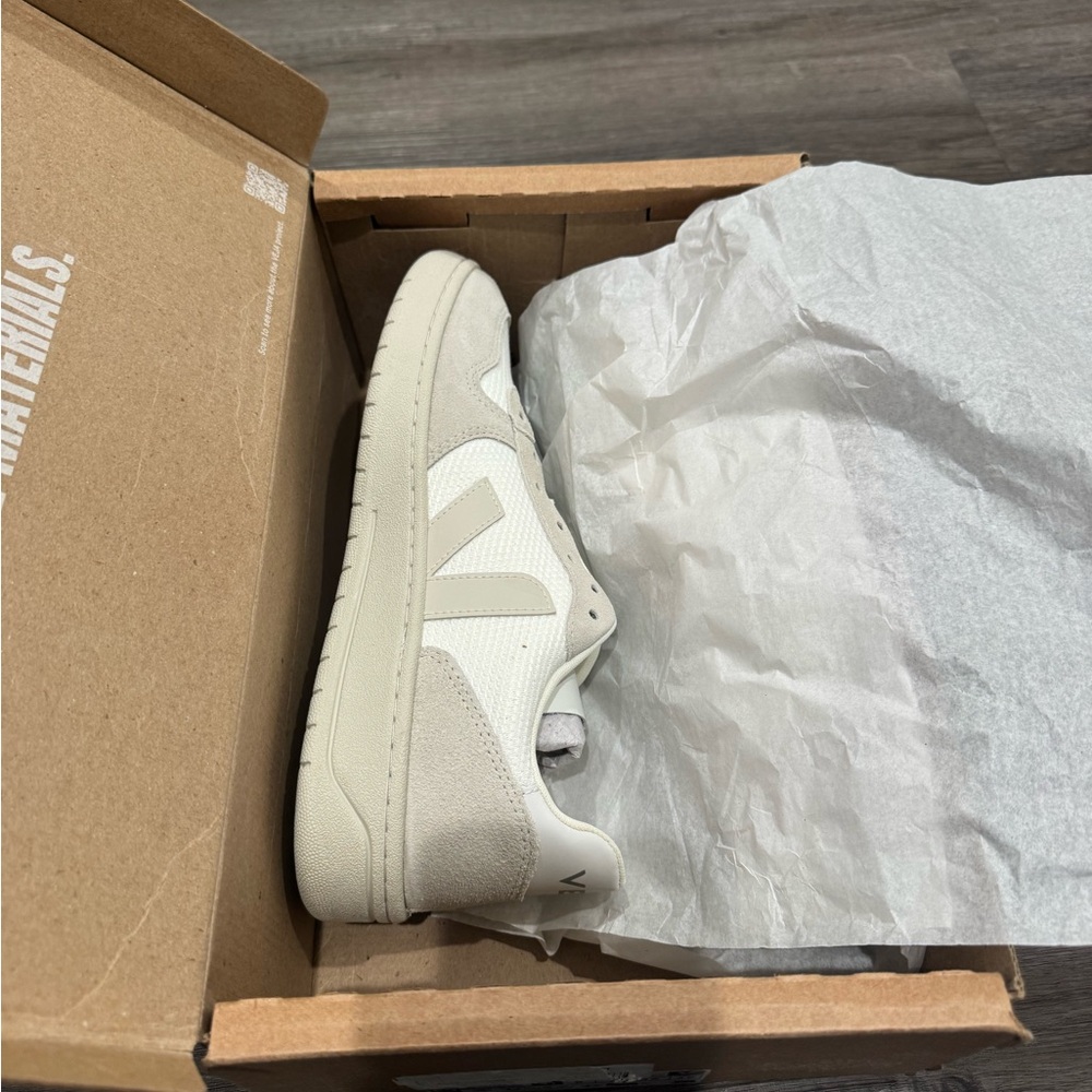 Veja V-10 B Mesh White Natural Low Top Sneakers - Picture 10 of 13